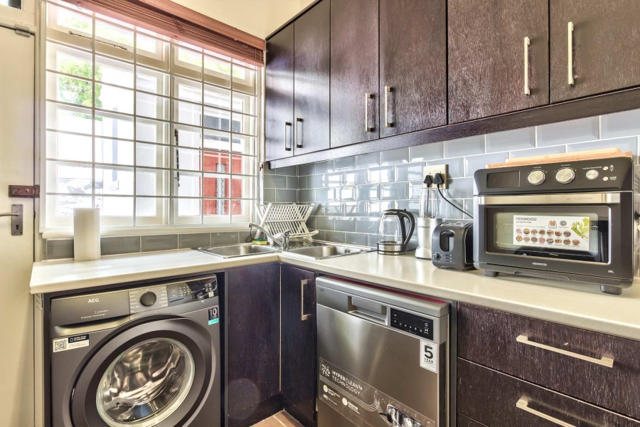 To Let 2 Bedroom Property for Rent in Sea Point Western Cape